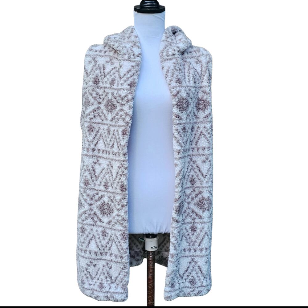 Plush Vest UGG Koolaburra Size M White Gray Geo Print Fuzzy Sherpa Fleece Hooded